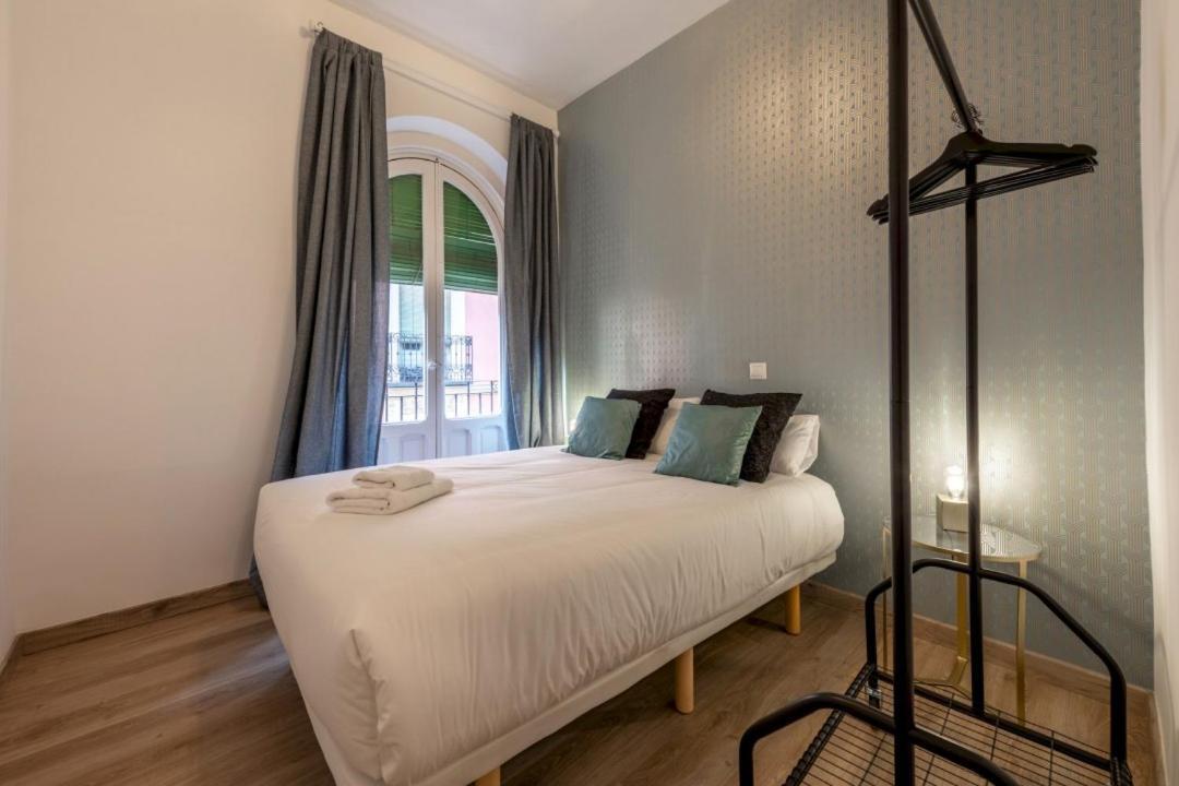3 Bedrooms 1 Bathroom Furnished - Lavapies- Mintystay Madrid Exteriör bild