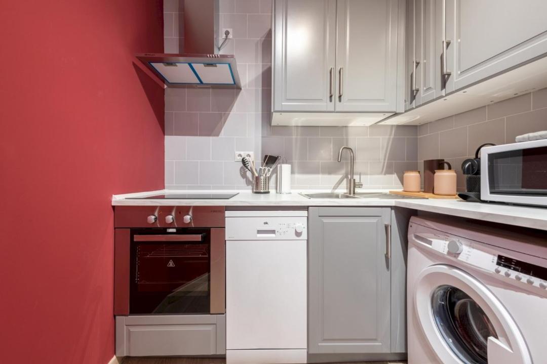 3 Bedrooms 1 Bathroom Furnished - Lavapies- Mintystay Madrid Exteriör bild