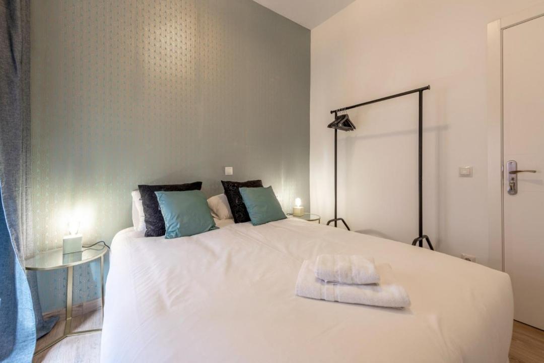 3 Bedrooms 1 Bathroom Furnished - Lavapies- Mintystay Madrid Exteriör bild
