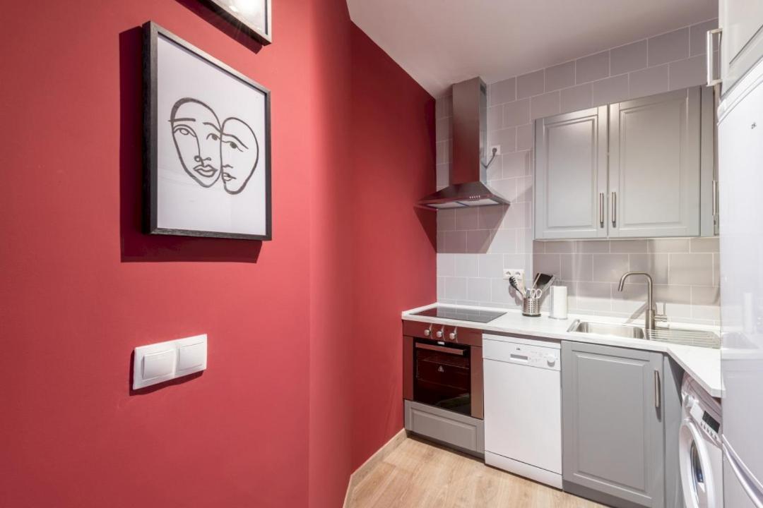 3 Bedrooms 1 Bathroom Furnished - Lavapies- Mintystay Madrid Exteriör bild